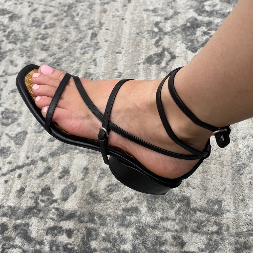 NIB Salvatore Ferragamo Egadi 30 Leather Sandal - Picture 2 of 9